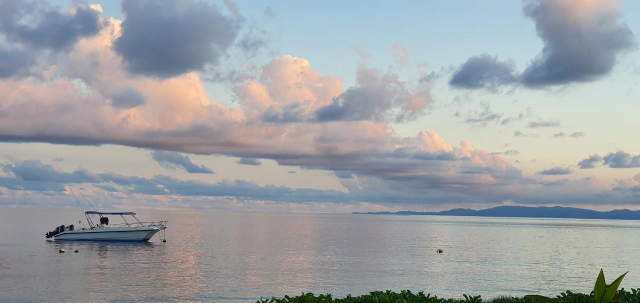 Ocean Jewels Hotel Grand' Anse Buitenkant foto