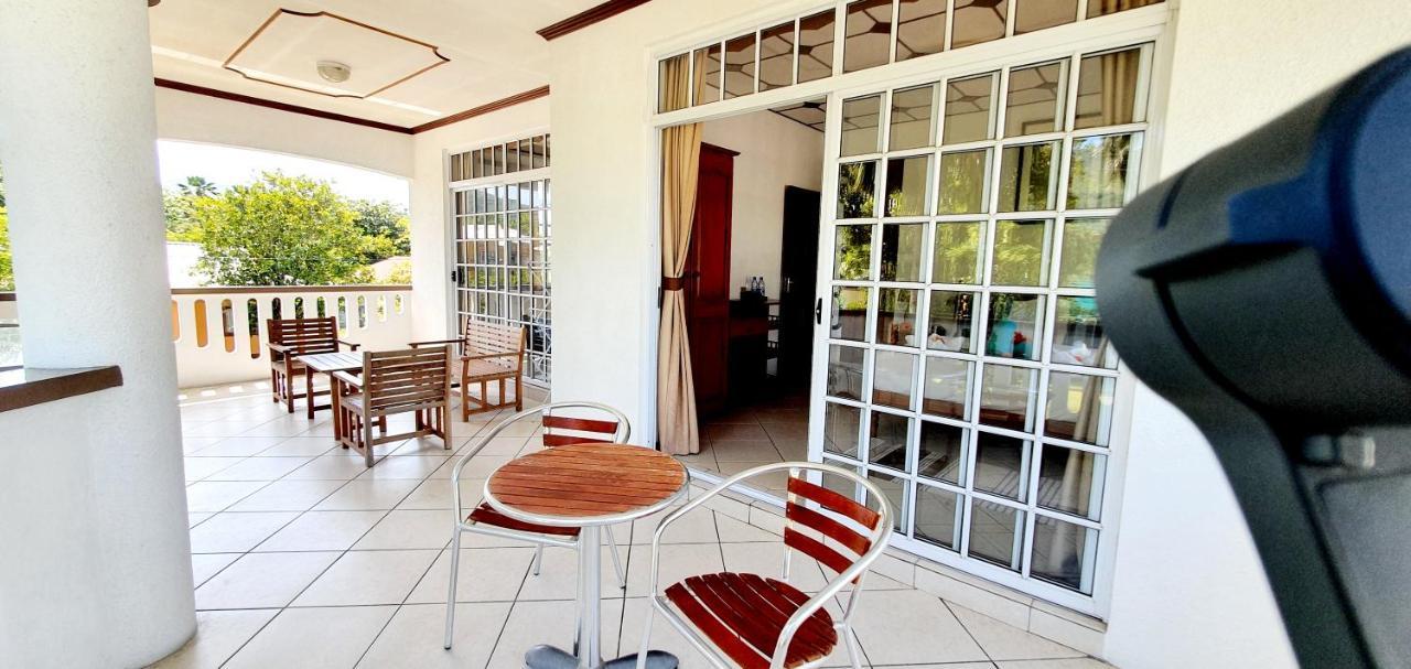 Ocean Jewels Hotel Grand' Anse Buitenkant foto